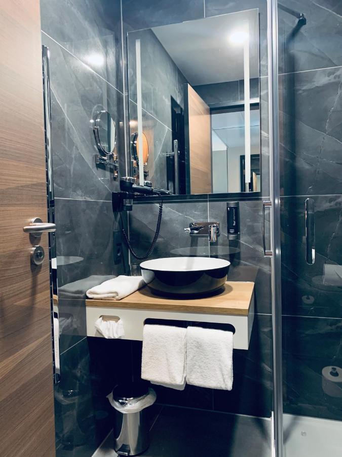 Intergroup Business & Design Hotel Ingolstadt Kosching Buitenkant foto